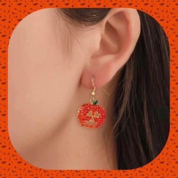 New Halloween ๐ Crystal Rhinestone Gorgeous Pumpkin Earrings
Sparkles - Picture 8 of 11